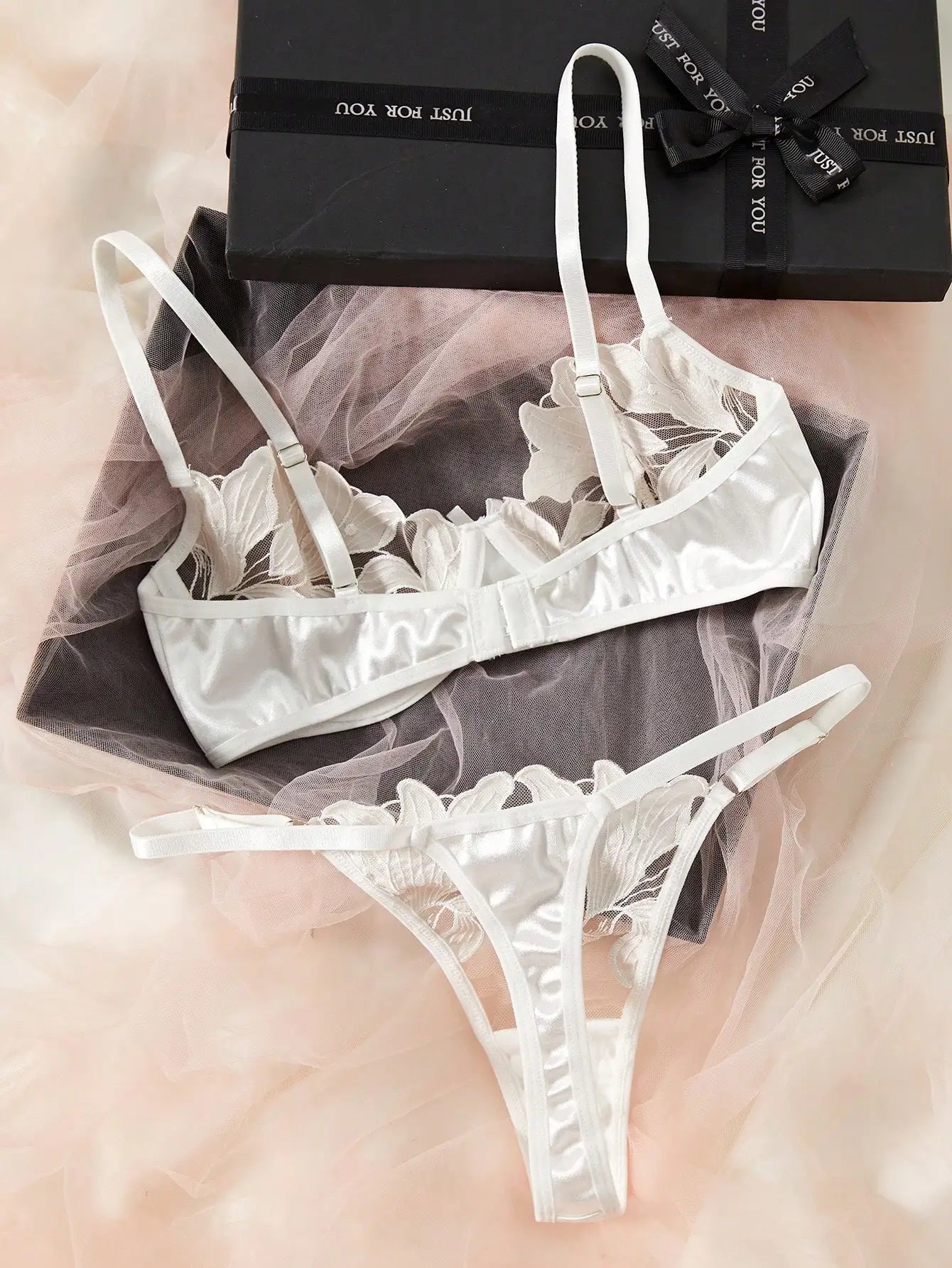 Transparent Floral Two Pieces Exquisite Lace Lingerie Set Ultrathin Bra Briefs Set Solid Exotic Lingerie For Ladies