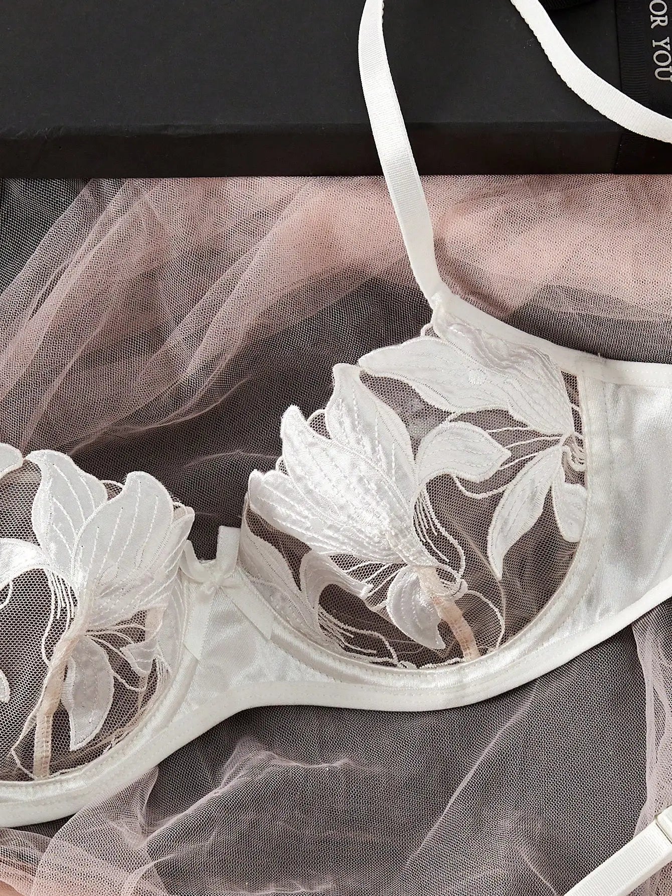 Transparent Floral Two Pieces Exquisite Lace Lingerie Set Ultrathin Bra Briefs Set Solid Exotic Lingerie For Ladies