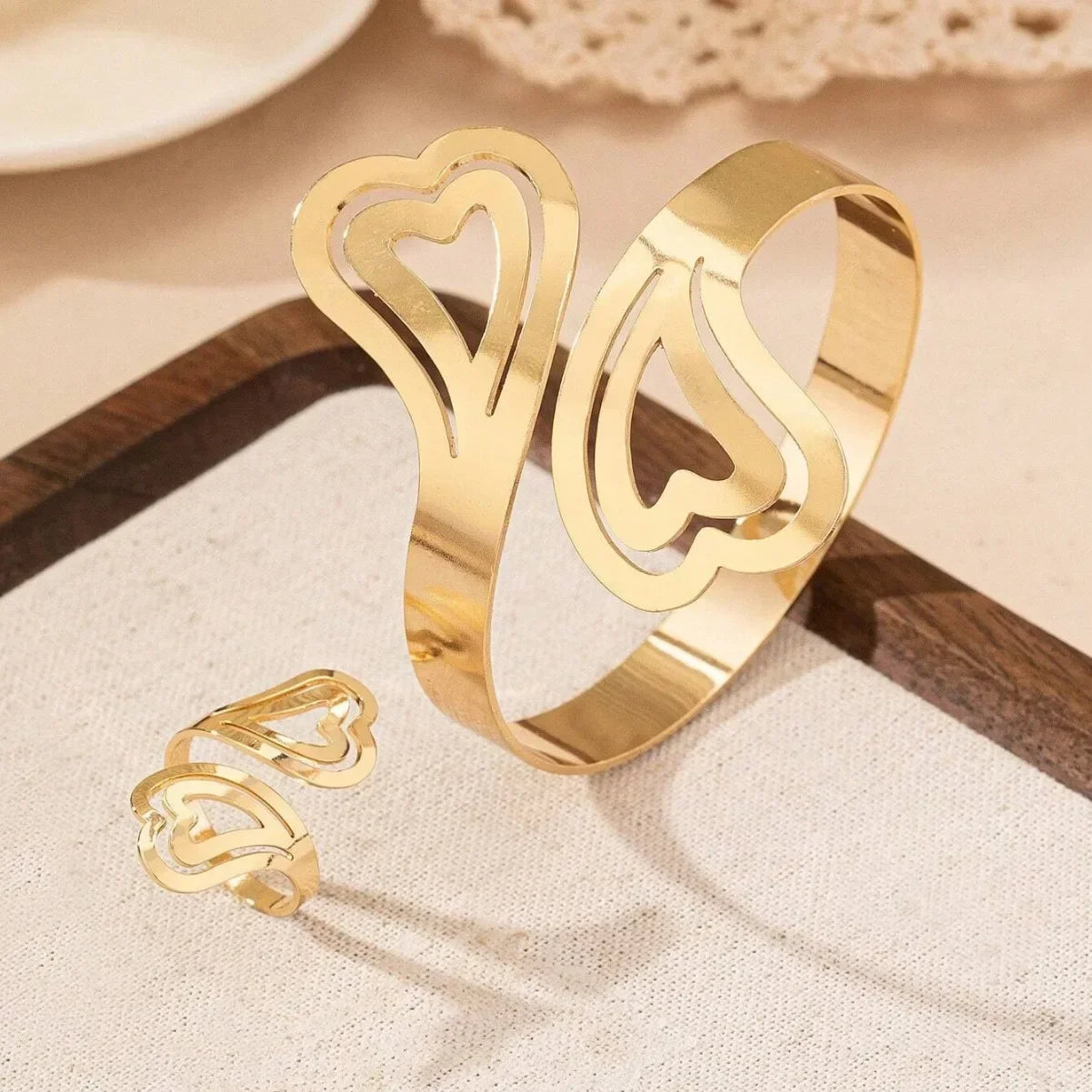 2pcs gold plated heart shaped bracelet bangles for women fashionable.