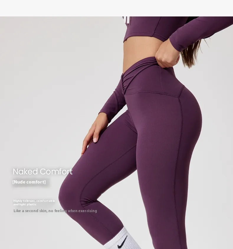 High-waisted, quick-drying yoga suit with long sleeves and round neck.