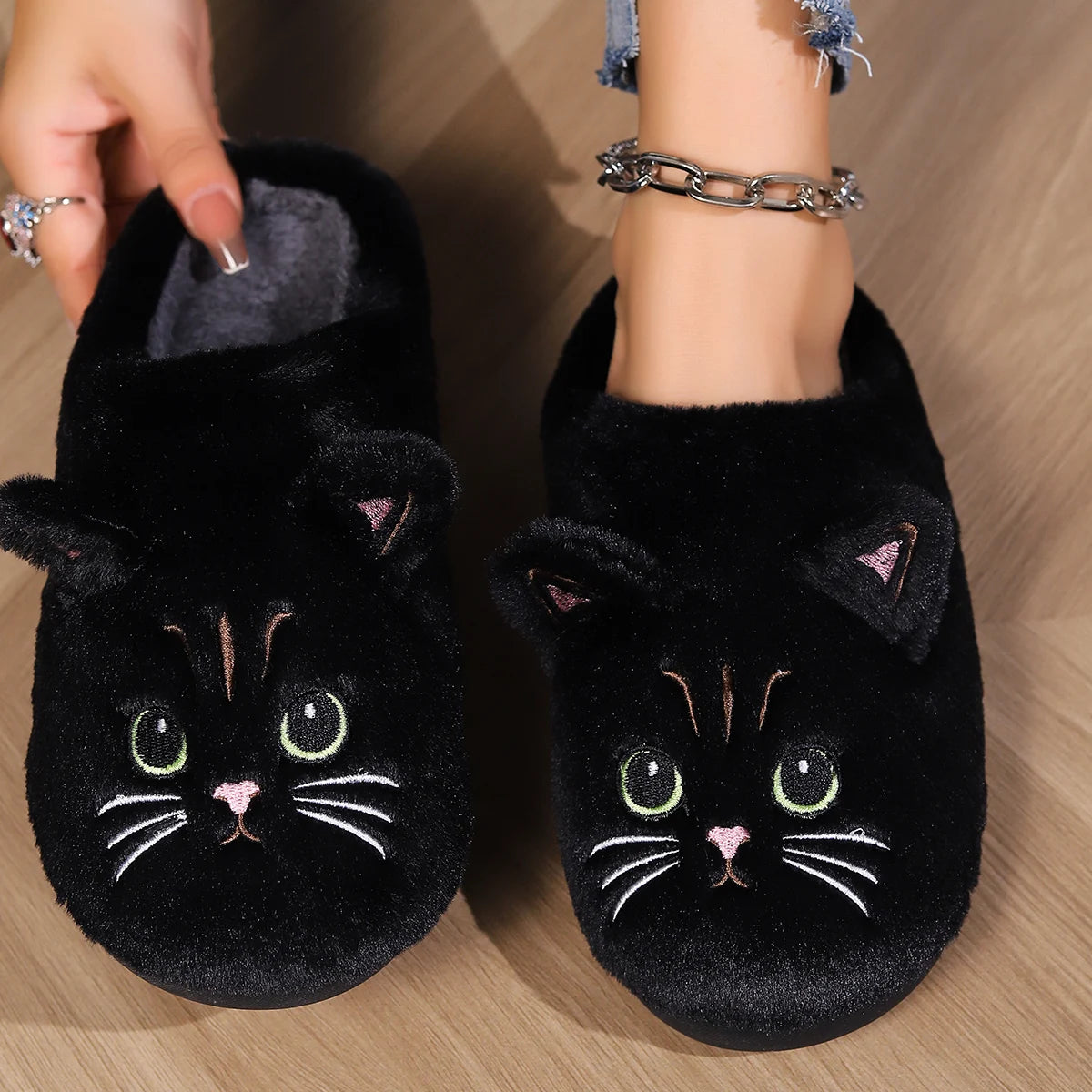 Cartoon Cat Fuzzy Slippers - Ultra Soft Fabric Inner, Plush Flat Sole, Cozy Warmth.